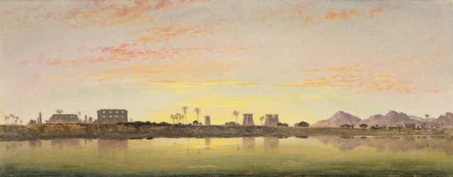 Pylônes à Karnak, les montagnes thébaines au loin